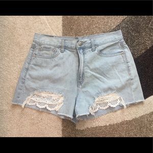 American Eagle “Mom short” size 8